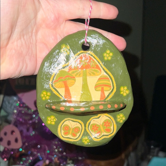 Handcrafted Green Mushroom Wall Hanging candle holder - Picture 5 of 9